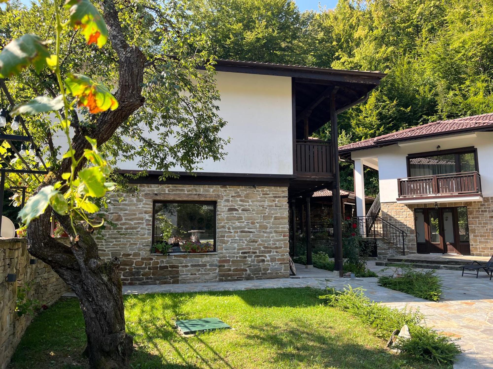 Verta House 特里亚夫纳 外观 照片